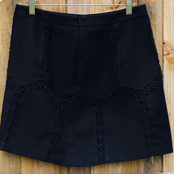 Banana Republic Black Chevron Lace Mini Skirt Size 6 - Picture 7 of 7